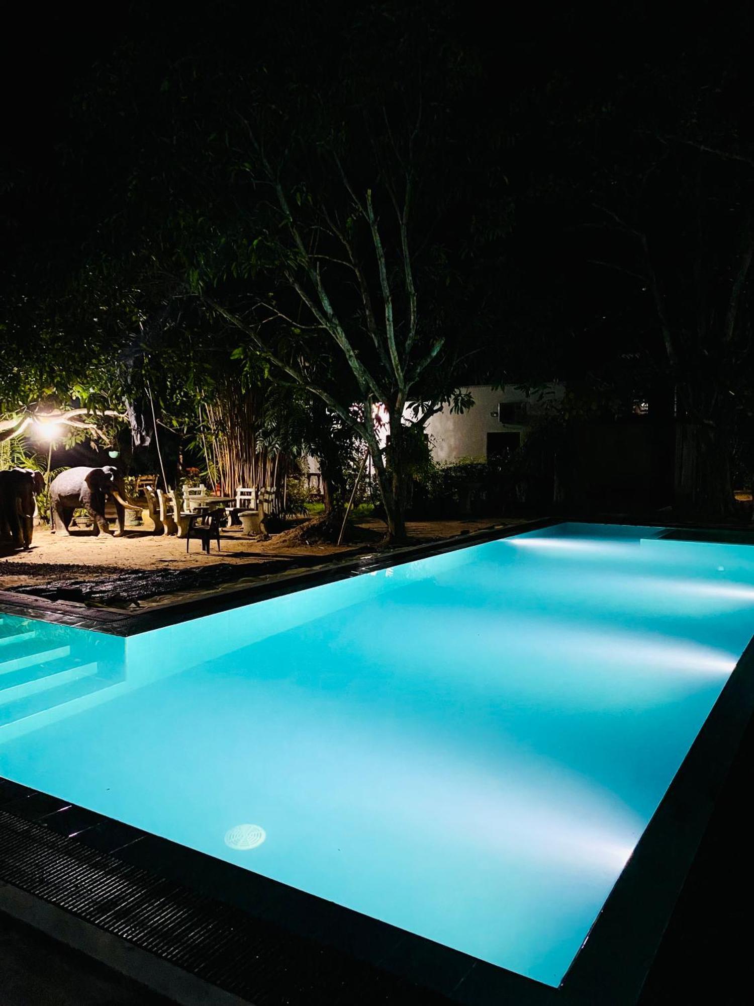 Hotel Rathnapriya Oasis Ampara Exterior foto